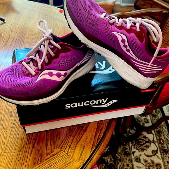 Saucony In Box Ride 14 Size 9 Women’s. Medium.Color Razzle Fairytale(Magenta) - Picture 1 of 11